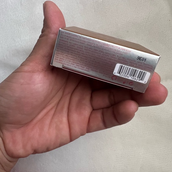 Benefit Velvet Powder Foundation #11 - Picture 5 of 6